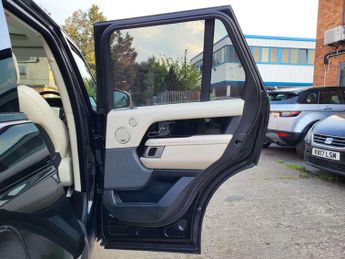 Land Rover Range Rover 3.0 SD V6 Vogue SUV 5dr Diesel Auto 4WD Euro 6 (s/s) (275 ps)