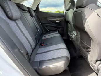 PEUGEOT 3008 1.5 3008 Allure Blue HDi S/S Auto 5dr