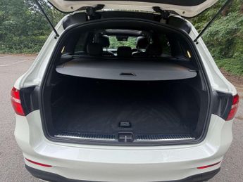 MERCEDES-BENZ GLC 2.0 GLC 250 AMG Line Premium+ 4Matic Auto 4WD 5dr