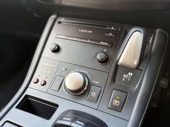 LEXUS CT 1.8 CT 200h Advance CVT 5dr