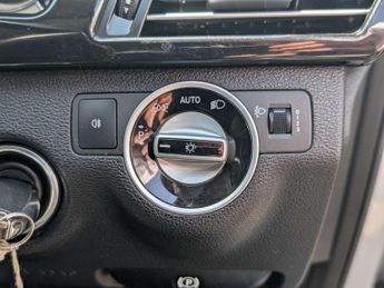Mercedes-Benz E-CLASS 2.1 E300 Bluetec Hybrid Auto 4dr