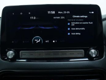 HYUNDAI KONA 39kWh Premium SUV 5dr Electric Auto (10.5kW Charger) (136 ps)