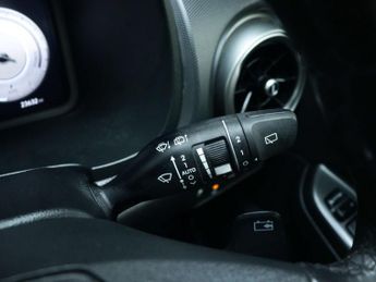 HYUNDAI KONA 39kWh Premium SUV 5dr Electric Auto (10.5kW Charger) (136 ps)