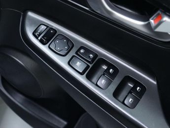 HYUNDAI KONA 39kWh Premium SUV 5dr Electric Auto (10.5kW Charger) (136 ps)