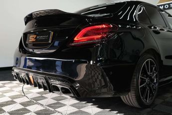 Mercedes-Benz C-CLASS 2.0 C 220 AMG Line D Auto 4dr