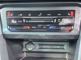 VOLKSWAGEN TIGUAN 2.0 Tiguan R-Line TDI Semi-Auto 5dr