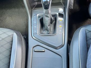 VOLKSWAGEN TIGUAN 2.0 Tiguan R-Line TDI Semi-Auto 5dr