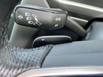 VOLKSWAGEN TIGUAN 2.0 Tiguan R-Line TDI Semi-Auto 5dr