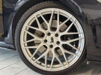 Volkswagen GOLF 2.0 Golf R TSi Semi-Auto 4WD 5dr