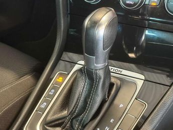 Volkswagen GOLF 2.0 Golf R TSi Semi-Auto 4WD 5dr