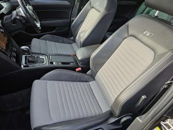 Volkswagen PASSAT 2.0 Passat R-Line TDI Semi-Auto 5dr