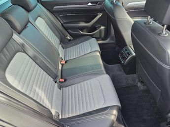 Volkswagen PASSAT 2.0 Passat R-Line TDI Semi-Auto 5dr