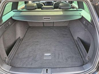 Volkswagen PASSAT 2.0 Passat R-Line TDI Semi-Auto 5dr