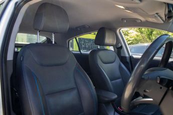 HYUNDAI IONIQ 1.6 IONIQ Premium SE FHEV Semi-Auto 5dr