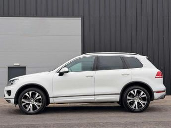 VOLKSWAGEN TOUAREG 3.0 Touareg V6 R-Line TDI BlueMotion Technology Auto 4WD 5dr