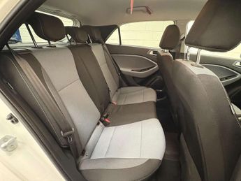 Hyundai i20 1.4 Premium Hatchback 5dr Petrol Auto Euro 6 (100 ps)
