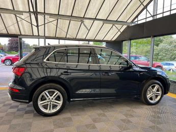 AUDI Q5 2.0 Q5 S Line TDI Quattro Semi-Auto 4WD 5dr