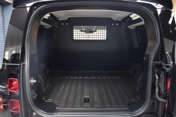Land Rover DEFENDER 3.0 Defender Hard Top SE D MHEV Auto 4WD 5dr