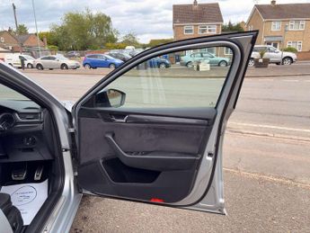 SKODA SUPERB 2.0 Superb Sportline TDI Semi-Auto 5dr