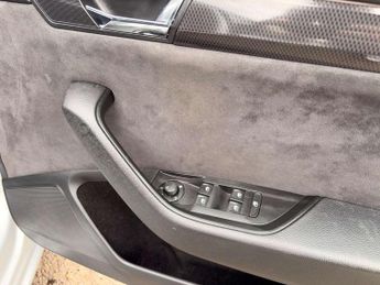 SKODA SUPERB 2.0 Superb Sportline TDI Semi-Auto 5dr