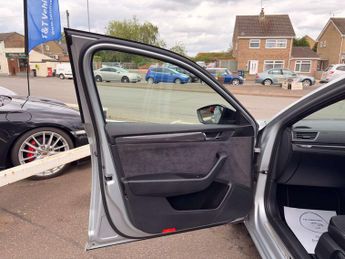 SKODA SUPERB 2.0 Superb Sportline TDI Semi-Auto 5dr
