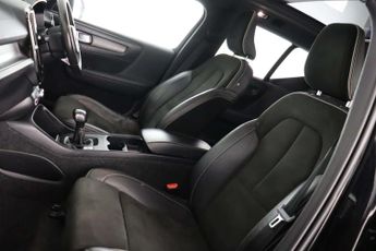 Volvo XC40 1.5 T3 R-Design Pro SUV 5dr Petrol Manual Euro 6 (s/s) (163 ps)