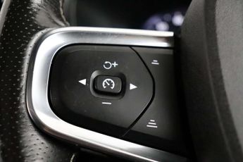 Volvo XC40 1.5 T3 R-Design Pro SUV 5dr Petrol Manual Euro 6 (s/s) (163 ps)