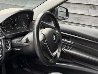 BMW 3 SERIES 2.0 320d Luxury Auto 4dr
