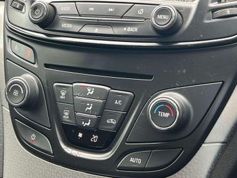 VAUXHALL INSIGNIA 1.6 Insignia Design Nav CDTi Automatic 5dr *NATIONAL DELIVERY*