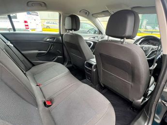 VAUXHALL INSIGNIA 1.6 Insignia Design Nav CDTi Automatic 5dr *NATIONAL DELIVERY*
