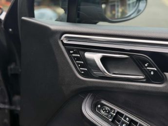 PORSCHE MACAN 3.6 Macan T Semi-Auto 4WD 5dr