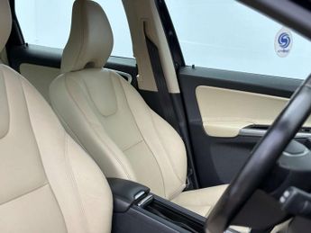 VOLVO XC60 2.4 XC60 SE Luxury Nav D5 AWD Auto 4WD 5dr