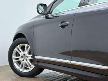 VOLVO XC60 2.4 XC60 SE Luxury Nav D5 AWD Auto 4WD 5dr