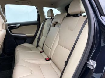 VOLVO XC60 2.4 XC60 SE Luxury Nav D5 AWD Auto 4WD 5dr