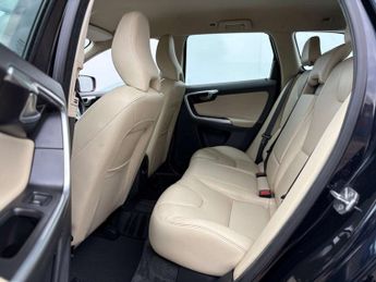 VOLVO XC60 2.4 XC60 SE Luxury Nav D5 AWD Auto 4WD 5dr