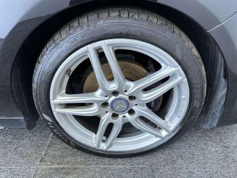 MERCEDES-BENZ A-CLASS 2.1 A 200 D AMG Line Executive Auto 5dr