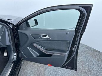 MERCEDES-BENZ A-CLASS 2.1 A 200 D AMG Line Executive Auto 5dr