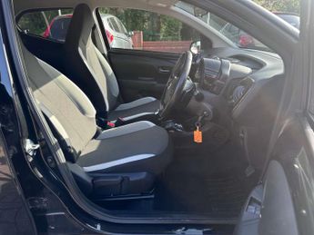 TOYOTA AYGO 1.0 Aygo X-Style VVT-i CVT 5dr