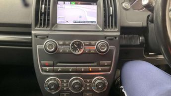 Land Rover FREELANDER 2.2 TD4 SE Tech SUV 5dr Diesel Manual 4WD Euro 5 (s/s)