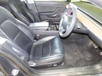 TESLA MODEL 3 Model 3 Standard Range + 4dr