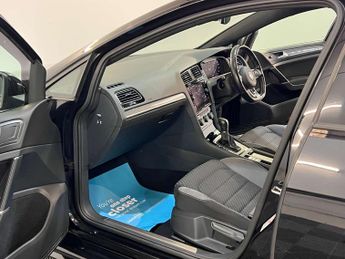 VOLKSWAGEN GOLF 2.0 Golf R-Line TDI BlueMotion Technology Semi-Auto 5dr