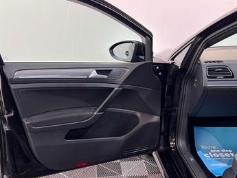 VOLKSWAGEN GOLF 2.0 Golf R-Line TDI BlueMotion Technology Semi-Auto 5dr
