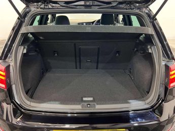 VOLKSWAGEN GOLF 2.0 Golf R-Line TDI BlueMotion Technology Semi-Auto 5dr