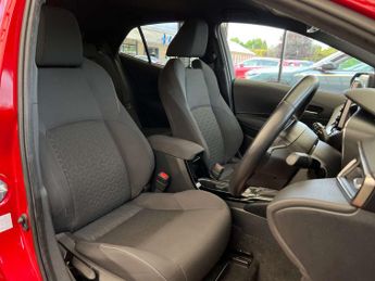 TOYOTA COROLLA 1.8 Corolla Design HEV CVT 5dr
