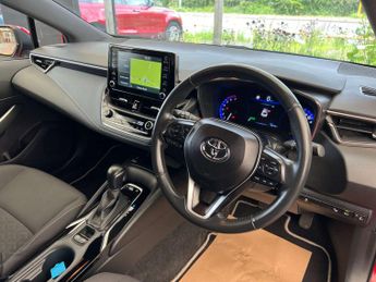 TOYOTA COROLLA 1.8 Corolla Design HEV CVT 5dr