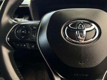 TOYOTA COROLLA 1.8 Corolla Design HEV CVT 5dr