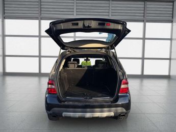 Mercedes-Benz M Class 3.0 ML280 CDI S SUV 5dr Diesel 7G-Tronic (254 g/km, 190 bhp)