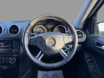 Mercedes-Benz M Class 3.0 ML280 CDI S SUV 5dr Diesel 7G-Tronic (254 g/km, 190 bhp)