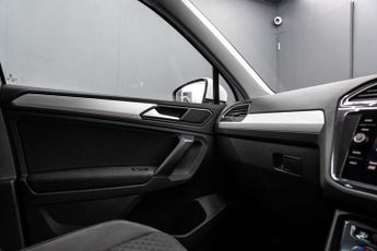 VOLKSWAGEN TIGUAN 2.0 Tiguan SE Nav TDI BlueMotion Technology 4Motion Semi-Auto 4W
