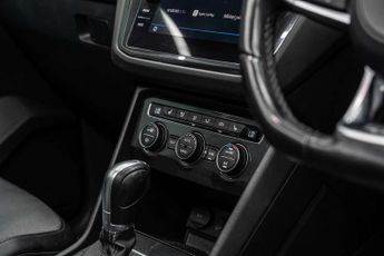 VOLKSWAGEN TIGUAN 1.5 Tiguan R-Line TSi Evo Semi-Auto 5dr